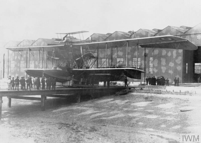 Felixstowe Porte Baby и Bristol Scout перед взлётом. Фото: IWM