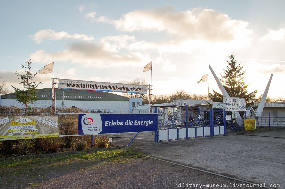 2. Вид музея со стороны. Больше похоже на завод - чем эти здания, вообщем-то, долгое время и являлись