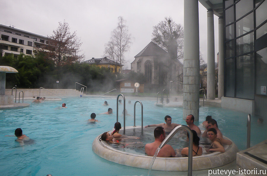 празник нудистов в басейне Domaine Naturiste des Lauzons, Limans, Альпы Верхнего ...