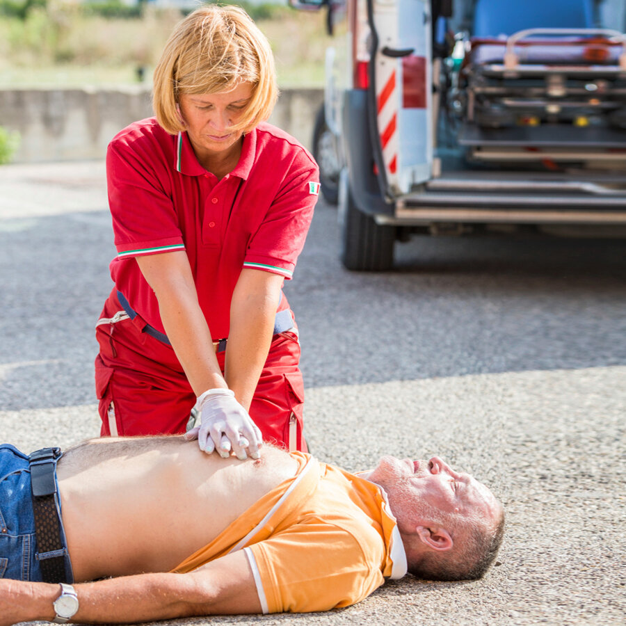 Первая помощь при остановке сердца