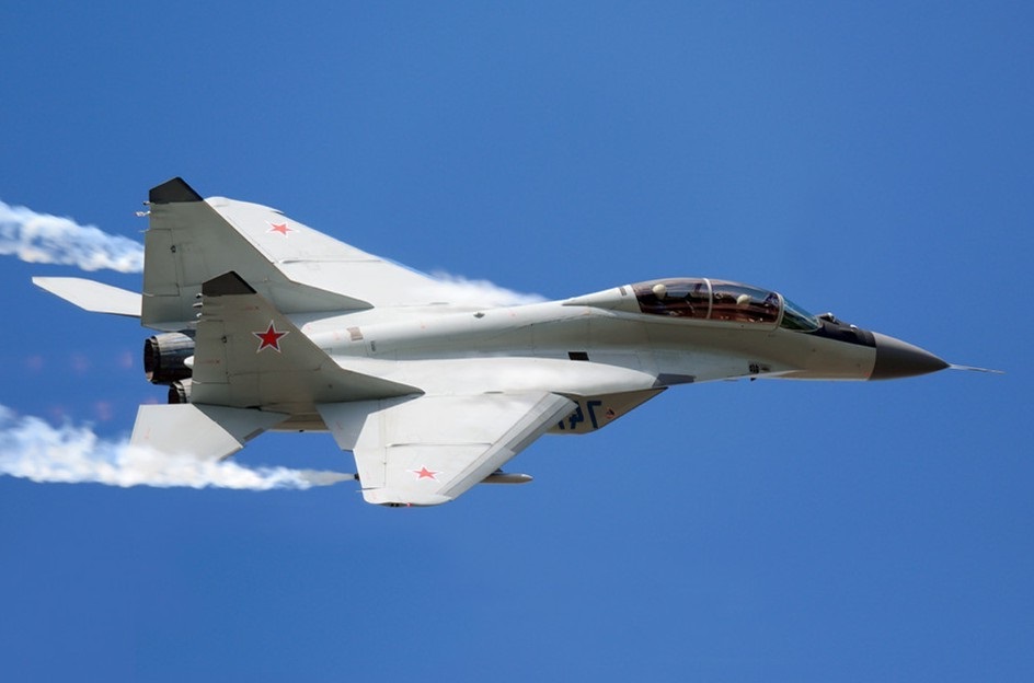 Практически вертикальный взлет российского перехватчика Миг-29. Кадры