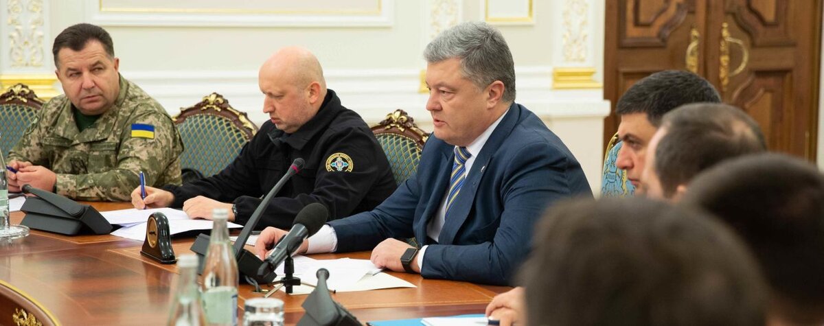  В связи с происшествием на Азовском море, которое произошло 25 ноября, Петр Порошенко как верховный глава адресовал депутатам просьбу ратифицировать военное положение в Украине.