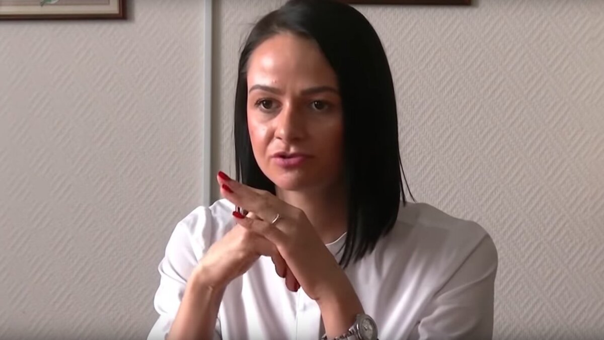 Обмельчали люди, очень обмельчали. Сколько крылатых выражений, афоризмов или просто интересных мыслей оставили нам предыдущие поколения. Помните, например, фразу Александра III "Европа подождет, пока русский царь ловит рыбу" или слова Черчилля после Мюнхена: "Англия не хотела войны и выбрала позор. Теперь она получит и войну и позор". А знаменитое столыпинское "Вам нужны великие потрясения, нам нужна великая Россия". И вот на смену этим умнейшим людям постепенно приходят такие как Ольга Глацких ("государство не просило ваших родителей рожать"). Неумные, необразованные и невоспитанные. А ведь на этом посту нужна особая чуткость. Вот эти ольги глацких и есть настоящие герои нашего времени наряду с Кокориным-Мамаевым, наряду с чиновницей, считающей, что люди могут вполне протянуть и на "макарошках". Как ни откроют рот, обязательно глупость скажут - непростительную, циничную. И непременно с видом мудреца, чинно сложив руки. Эта проблема не только наша. Чего стоит только "дело Скрипалей", когда наследники Шерлока Холмса ищут черную кошку в темной комнате, в которую кошка и не заходила вовсе. Перевелись Черчилли, Бисмарки, Столыпины... "Печально я гляжу на наше поколенье...". Михаил Юрьевич, ты в своем XIX веке и не догадывался, какое поколение будет править балом в веке XXI... 