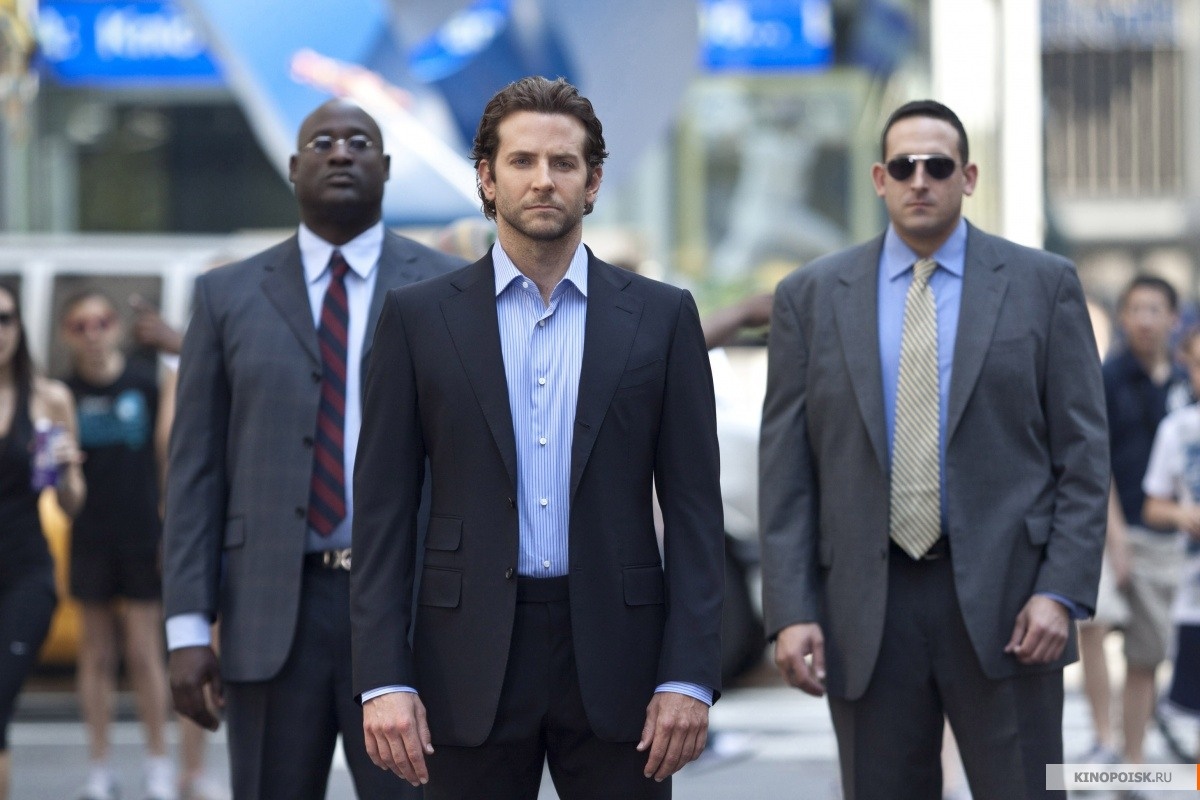 Рекламный менеджер Эдди принимает участие в тестировании новейшего препарата. Создатели обещали, что эти таблетки активизируют мозг настолько, что человек с легкостью добьется любых целей. И ведь не обманули! После приема NZT жизнь героя заиграла новыми красками. Эдди удавались все проекты, он очень быстро стал богатым и влиятельным человеком. А потом ему открылась ужасная истина об «улучшителе» мозга. 