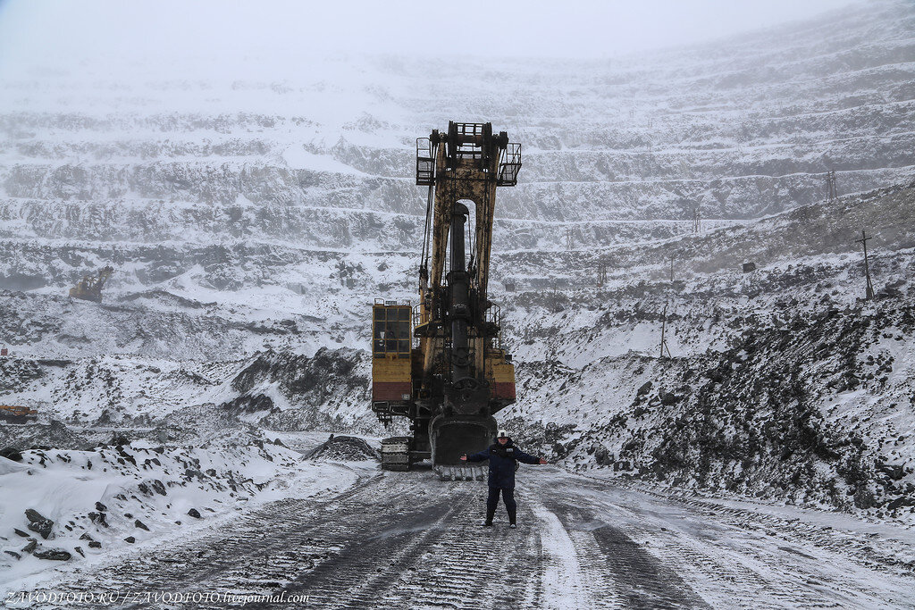 Карьер на кольском полуострове. Шахты норникеля. Добыча никеля. Рудник медвежий ручей норильск. Октябрьское месторождение медно-никелевых руд.