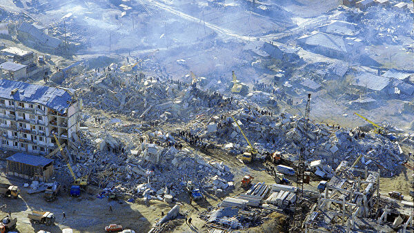 Масштабные землетрясения уже начались – накануне подземные толчки ощущали во Франции. Последний подобный парад планет вызвал колебания в 8,8 баллов, но на этот из-за «критической геометрии» планет последствия могут быть куда хуже, уверен исследователь.