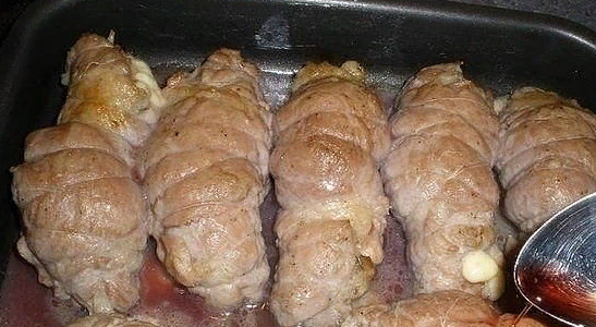 Рецепт: Рулеты из свинины в духовке с необычной начинкой , похожи на шашлык