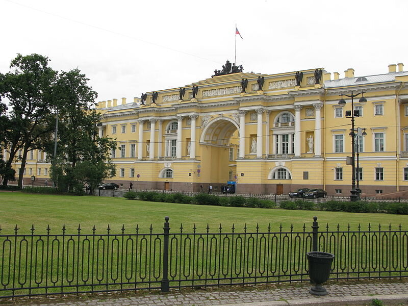 Здание Сената и Синода в Санкт-Петербурге