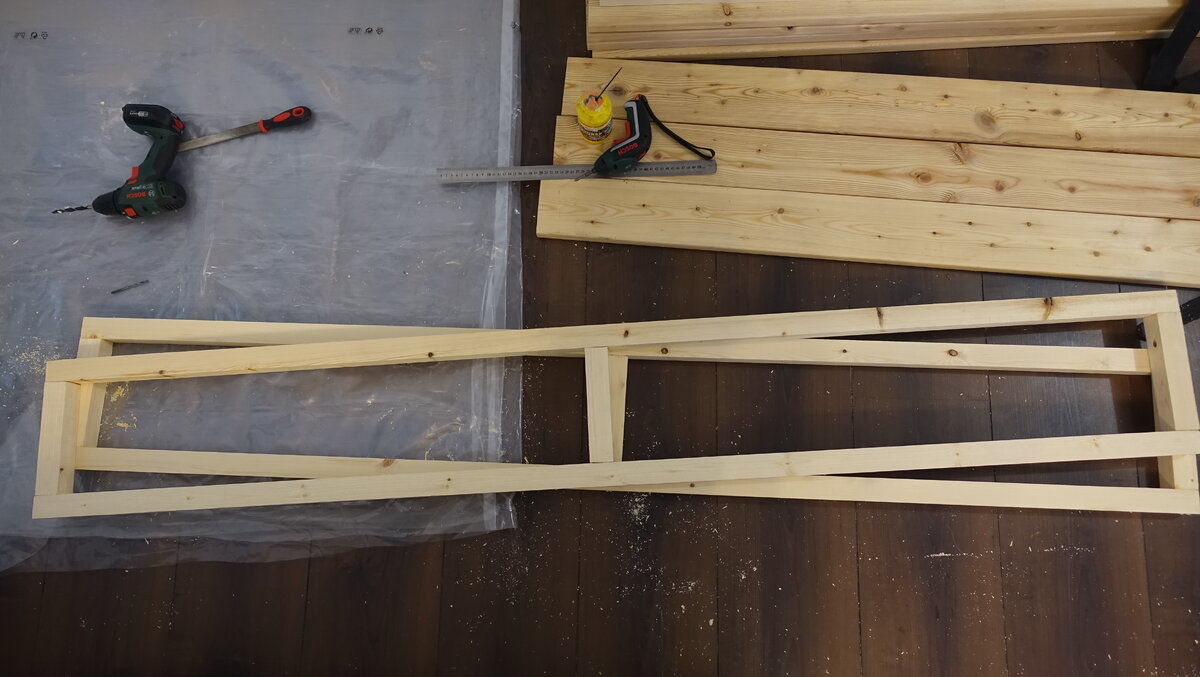 Две длинные "боковины" кровати