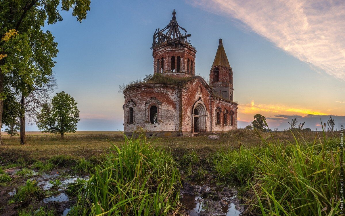 Село Троицкое заброшенная деревянная Церковь