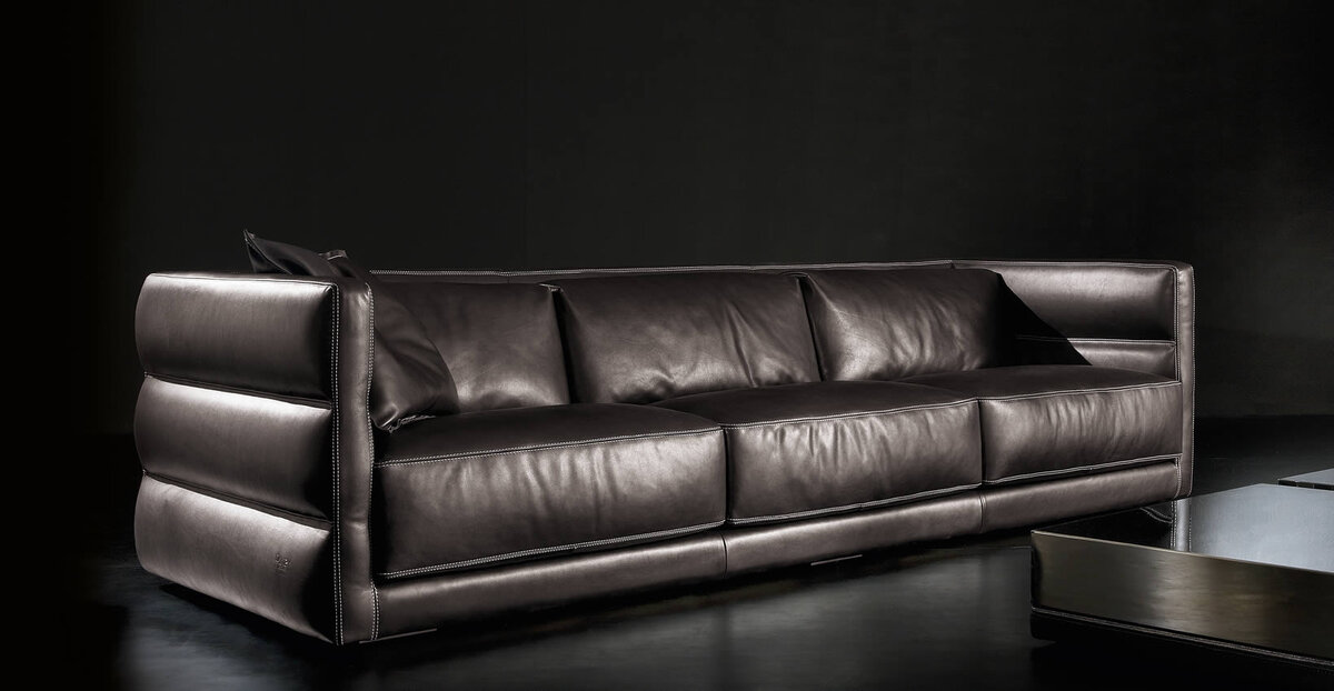 Кожаный диван кардинально меняет стиль интерьера, делает его элегантным и подчеркнуто дорогим. Перед покупкой дивана из кожи взвесьте его преимущества и недостатки и решите, подходит ли вам этот тип мебели.