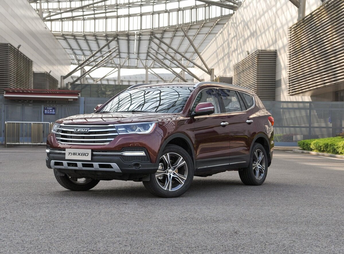 Lifan X80. Большой семиместный кроссовер размером (и внешностью) с Toyota Highlander - одна из самых перспективных моделей для выхода на российский рынок.