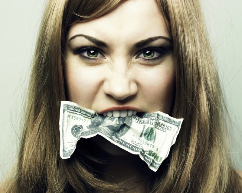  В каждой стране и на некоторых территориях есть своя, отличная от других валюта. Различные цвета, дизайны, портреты и символы, напечатанные на купюрах и монетах, как правило, относятся к истории и культуре страны, но иногда они могут относиться к другим предметам, таким как повышение осведомленности в отношении определенного дела или же выпускаться для празднования особого события. Тем не менее, существуют некоторые валюты, на которых напечатаны довольно странные темы. Есть и такие, на которых изображены нормальные темы причудливым образом. От заирских продырявленных банкнот до монгольских говорящих монет, эти сумасшедшие валюты на самом деле использовались по всему миру. Можете ли вы представить, как бы вы оплачивали ваши продукты говорящими деньгами? 

Федеральная резервная система США была создана только в 1908 г. До этого времени любой американский банк мог выпустить свои собственные деньги, что означает абсолютное отсутствие контроля над фискальной политикой. Сегодня жекурс доллара в банках Москвы и иных мировых банках играет немаловажную роль в построении мировой экономики.
