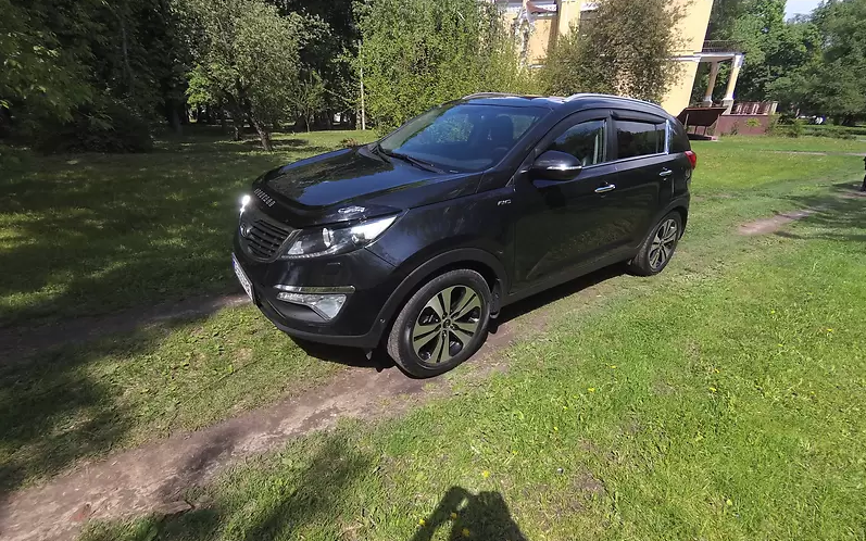 Красивая тачка, правда, пацаны? Ну признайтесь, что вы просто повелись на внешность и только из-за дизайна купили его.