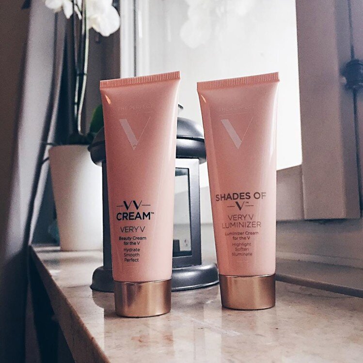 Интимный хайлатер Shades of V Very V Luminizer. Источник: https://vogue.ua