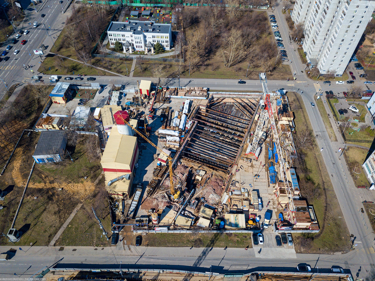 15 апреля. Стройплощадка вестибюля станции «Шереметьевская» и рабочий ствол № 1238 бисК. 

