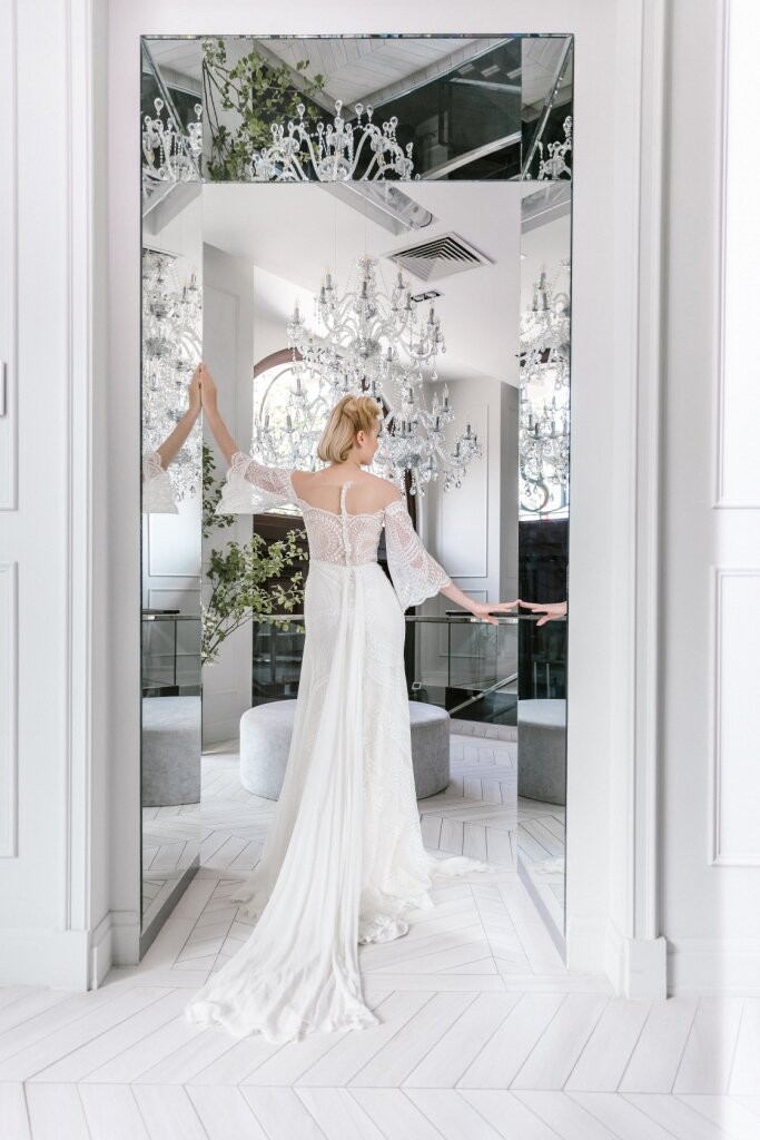 ~ Примерка с 11:00 до 20:00 ежедневно ~ Телефон: +7 (495) 233-37-13
~ Москва, Остоженка, 20
~ Бесплатная парковка
@wonderwhite_ru