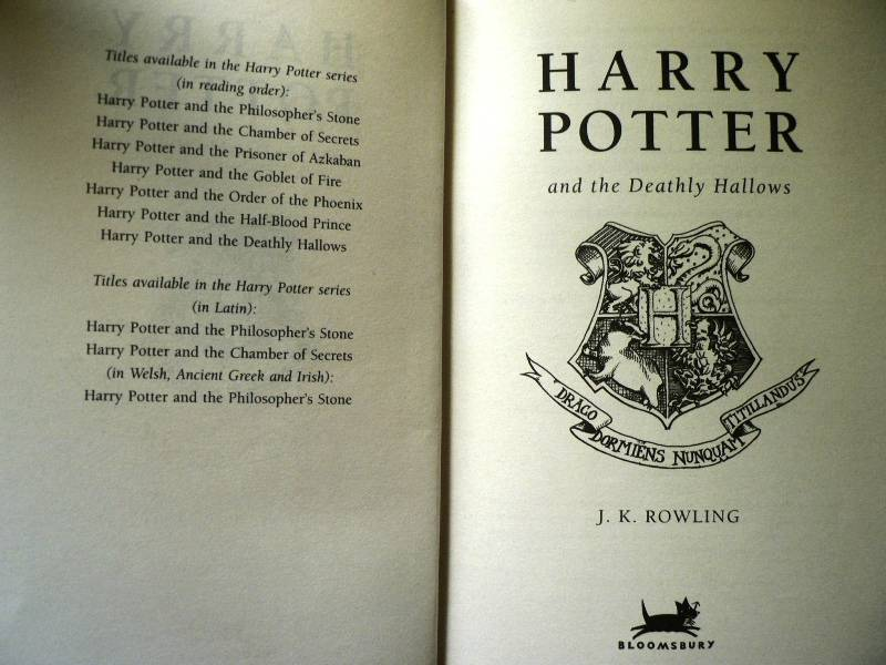 Read harry potter and stone. Открытая книга Гарри Поттер. Титульный лист Гарри Поттер. Гарри Поттер страницы книги. Титульный лист книги Гарри Поттер.
