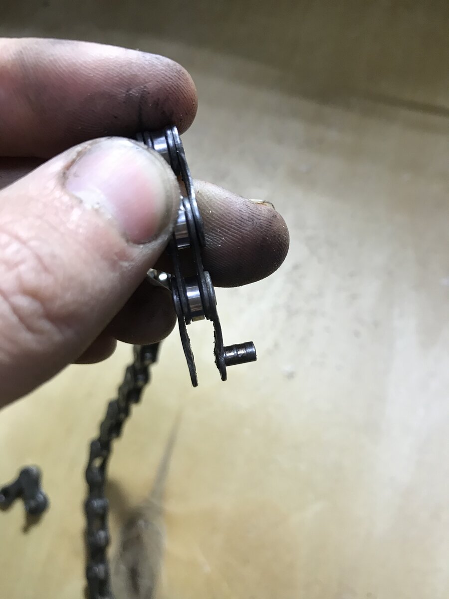 Растянутая цепь. Пин стерт в двух местах на долю миллиметра. 