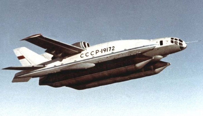 Атомные подводные лодки были ключевой частью стратегии холодной войны, как для Советского Союза, так и для Соединенных Штатов. Из-за их этого обе стороны разрабатывали сложные контрмеры для обнаружения и уничтожения подобных судов. Одним из лучших способов уничтожения подводных лодок стали специально разработанные противолодочные самолеты (ASW), оснащенные торпедами и гидроакустическими системами.  
Наиболее странным изо всех противолодочных самолетов времен холодной войны стал ВВА-14, в котором были совмещены функции гидросамолета, экранолета, бомбардировщика и торпедоносца. ВВА-14 мог совершать вертикальный взлет с поверхности благодаря системе из 12 подъемных турбореактивных двигателей. Вблизи поверхности воды аппарат мог использовать экранный эффект, а на больших высотах летал как обычный самолет. 
