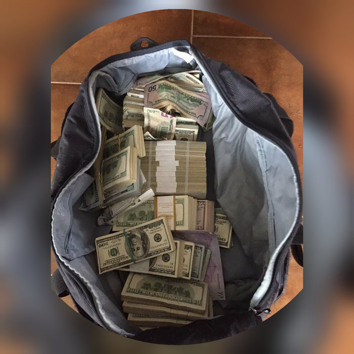 Большая сумка с деньгами