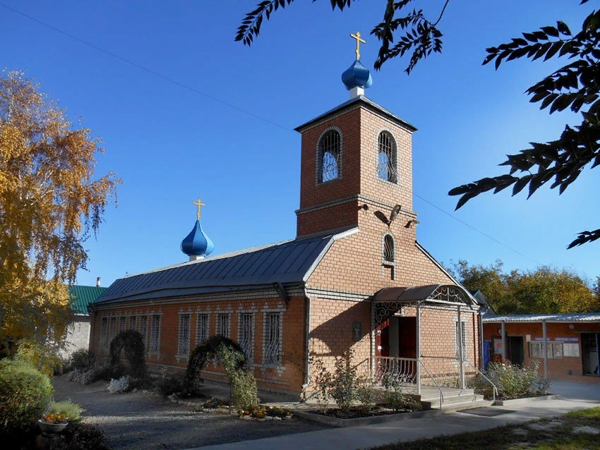 Храм на красноармейской улице. Храм Успения Пресвятой Богородицы Волгоград. Храм Рождества Пресвятой Богородицы Волгоград Красноармейский. Сарепта Волгоград Церковь. Волгоград храм Богородицы Красноармейский район.