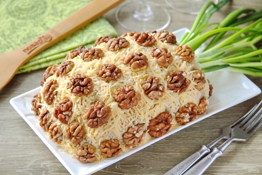 Слоеный салат-торт с маринованными грибами