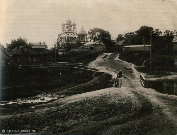 ВДНХ - конечная. Вид на Алексеевское, храм Тихвинской Божьей матери. А дальше "Мазутка"