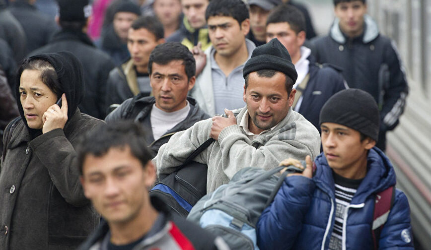 Уточняется, что в среднем россияне запрашивают зарплату меньше, чем гастарбайтеры на 6%