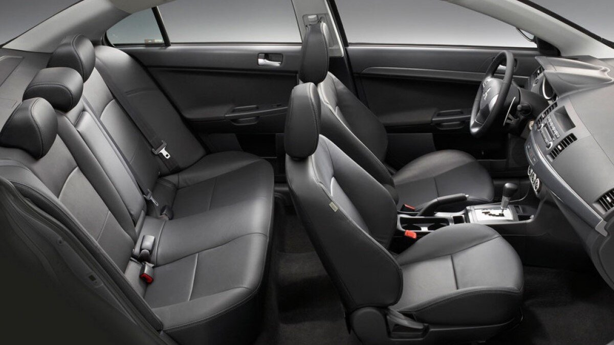 Салон Mitsubishi Lancer X