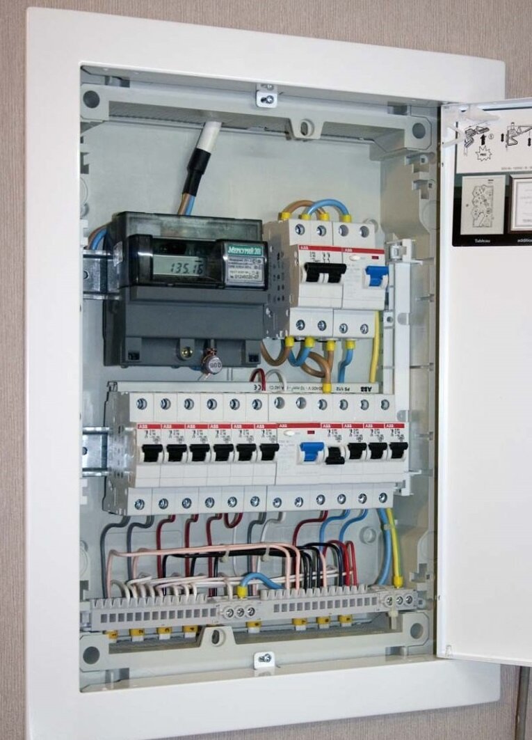 Металлический корпус.