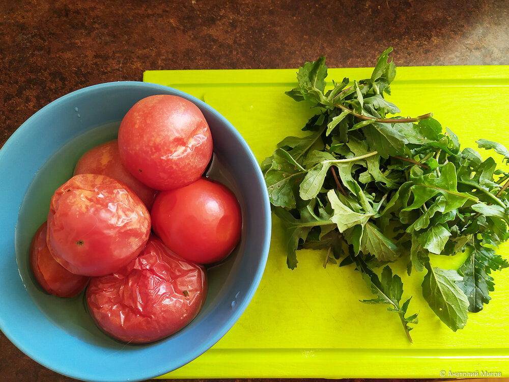 Дневник самоизоляции, День 25-й. Дождь, шторм и салат из замороженных помидоров