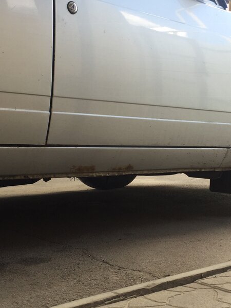 "Жучки" -это неприятные пятна в результате появления ржавчины на кузове автомобиля