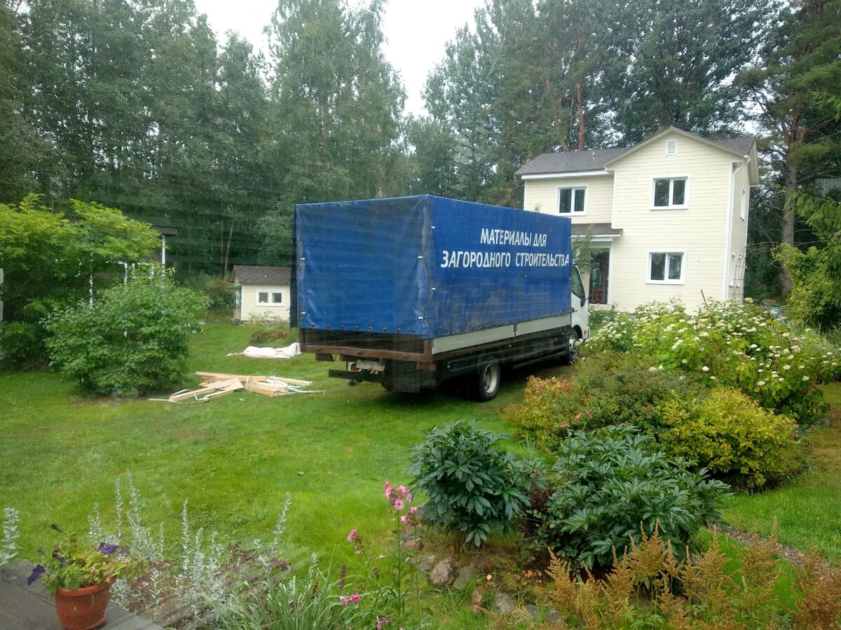 Фото автора: август 2018, привезли ГСП на обшивку всего дома. 
