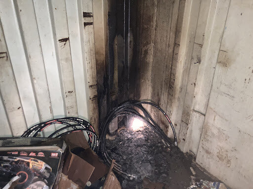 внутри контейнера, место возгорания