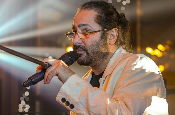 Фото: rock-n-roll.fandom.com советский и российский певец, клавишник, автор песен - Алексей Игоревич Лебединский (псевдоним Профессор Лебединский)