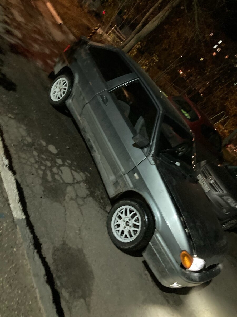 Самое первое фото авто