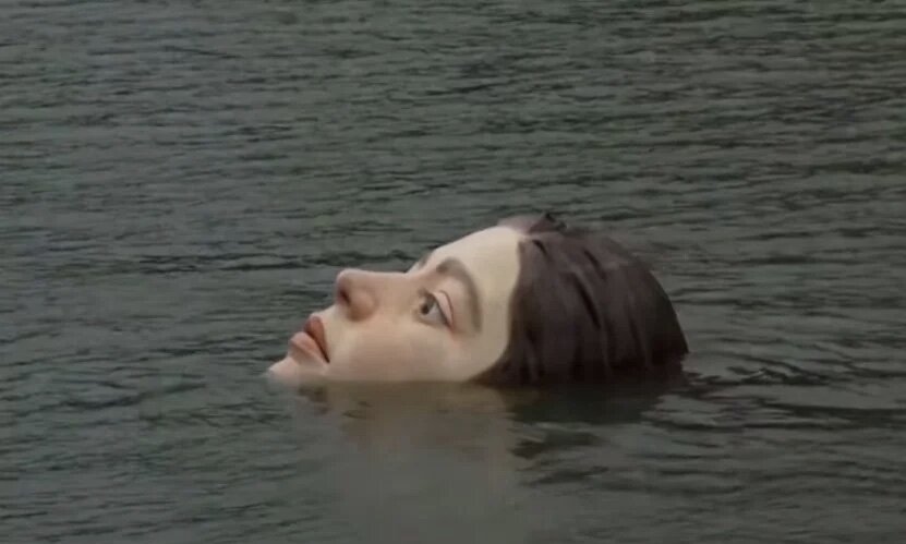  Скульптура «Бихар» в реке Нервион