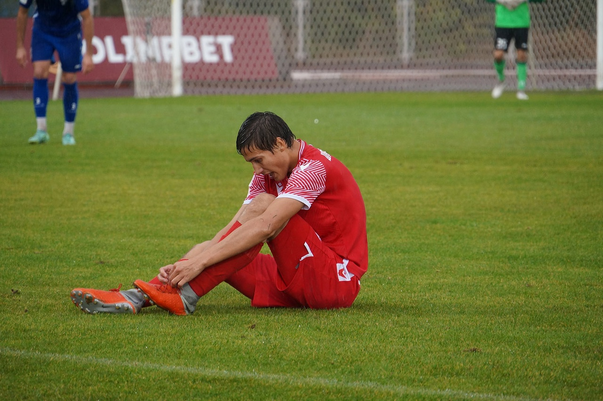 Фнл группа 1. Юдин Новосибирск футбол.