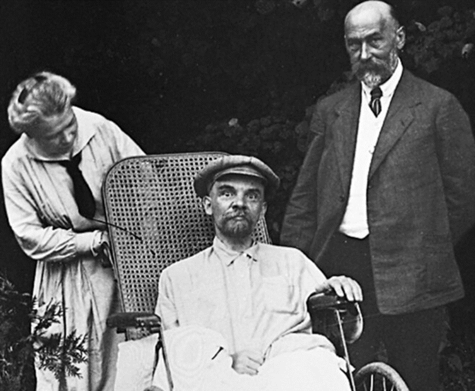 Одна из последних фотографий Ленина. Снято в Горках после 15 мая 1923 года.