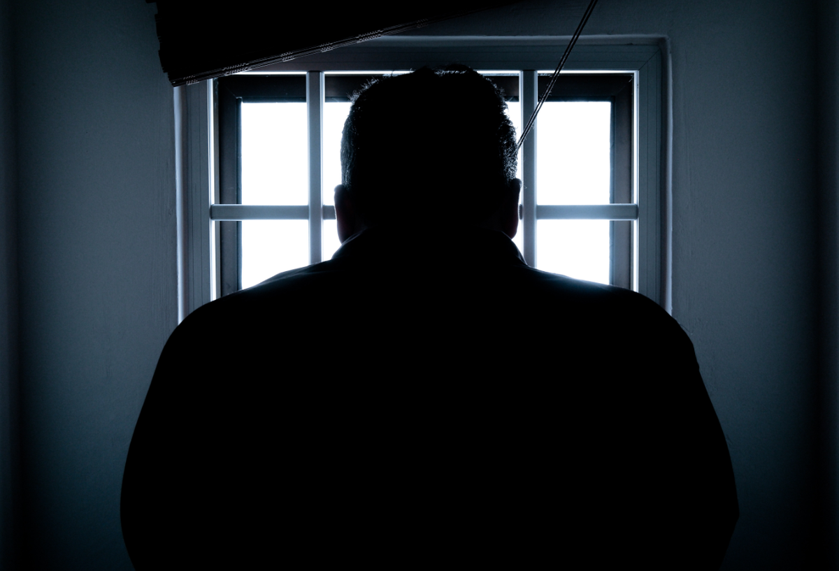 С 2022 года злостные нарушители ПДД могут оказаться за решеткой. Фото автора Donald Tong Pexels, используется по лицензии Creative Commons 