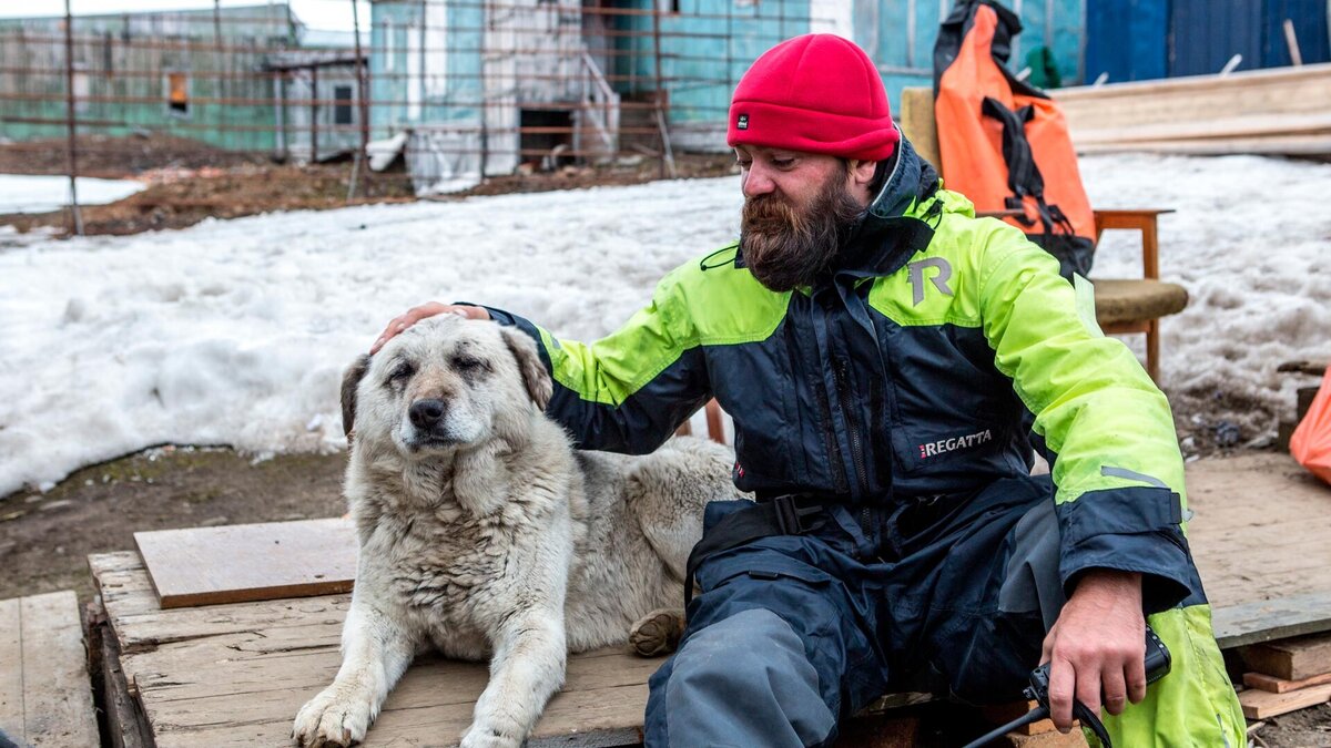 Сотрудник полярной станции имени Эрнста Кренкеля на острове Хейса. (с) Илья Тимин /Sputnik
