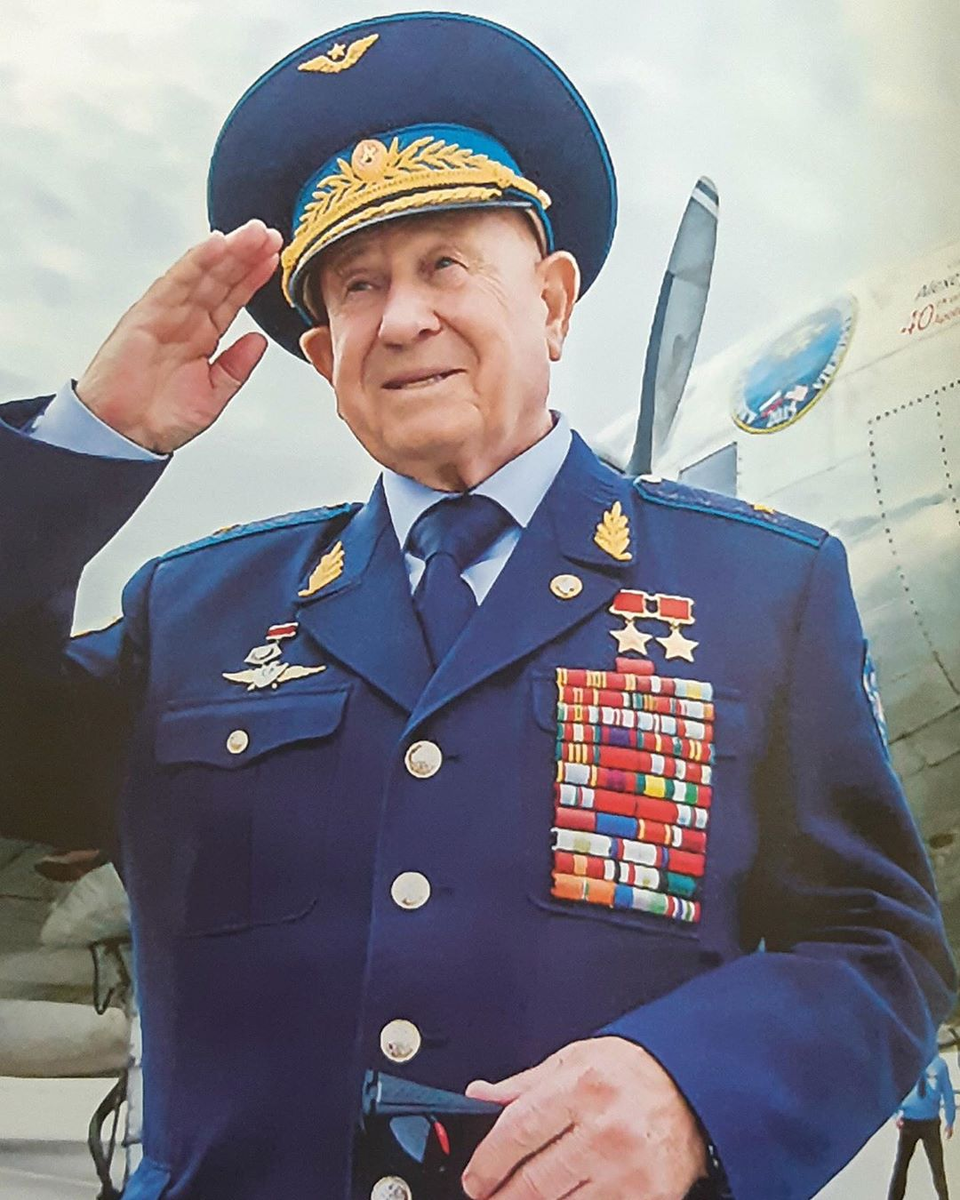 Какого года космонавт леонов. Aleksey ARXIPOVICH Leonov.