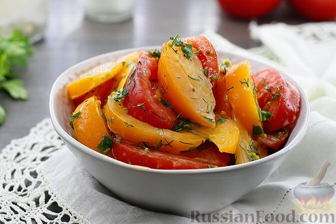 Салат с куриной грудкой, огурцом и болгарским перцем