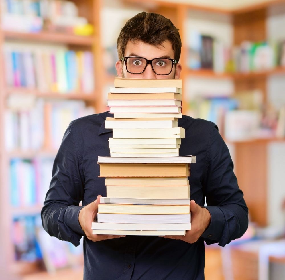 Student dictionary. Студент с книгами. Книга человек. Человек студент. Студенты в библиотеке.