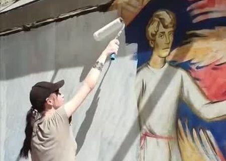    В Харькове уничтожили мурал Сергея Есенина