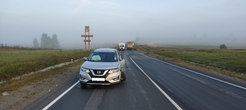 По возможности при ДТП находитесь в автомобиле. Авария у вас, а весь остальной поток дальше едет по своим делам. Не подвергайте себя рискам!