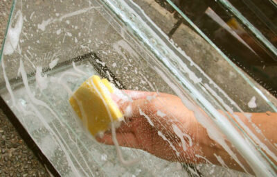 Если для мытья аквариума вы используете моющие средства, то тщательно смывайте их большим количеством проточной воды.