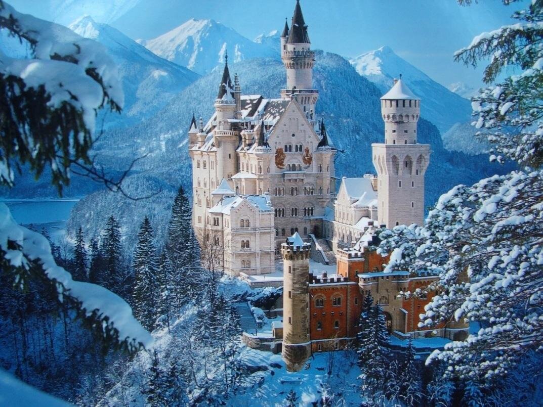 Германия - страна замков, здесь их более 20000, каждый - со своей уникальной историей и стилем. Многие замки Германии входят в число красивейших в мире.-2