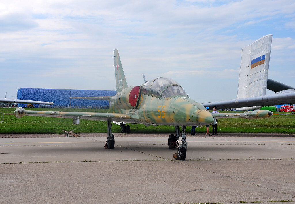 1. Aero L-39C - 56 желтый - ЛИИ Громова
Л-39 “Альбатрос” – один из самых массовых реактивных учебно-тренировочных самолетов, занимающий по количеству выпущенных машин почетное четвертое место в мире после американского Т-33, советского МиГ-15УТИ и своего соотечественника Л-29 “Дельфин”. В 1972 году был выбран основным учебно-тренировочным самолетом стран-участниц Организации Варшавского договора. Серийно производился чешской фирмой Aero Vodochody до 1999 года. Всего было построено 2 868 машин. Состоит на вооружении 30 стран мира. Имеет более 10 модификаций. Дата первого полета - 4 ноября 1968.

